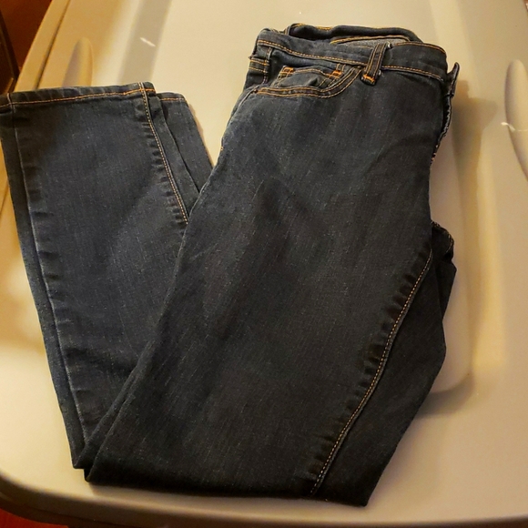 Skinny and Short Jeans - Picture 1 of 4